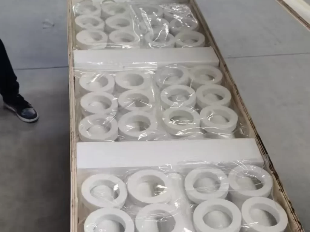 Small ceramic filter elements foam-protected in a fumigated wooden crate